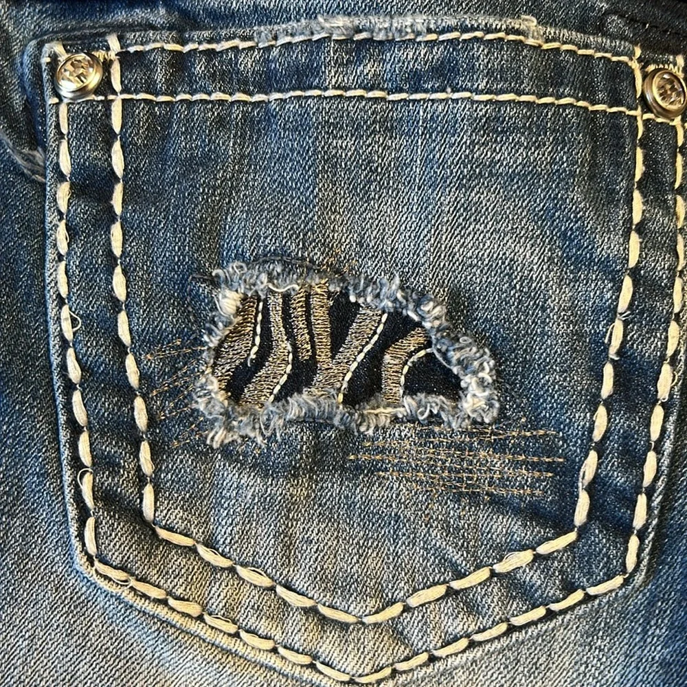 Miss Me Tag size 29 Dark Blue Denim Shorts with  peekaboo pockets - Picture 5 of 16